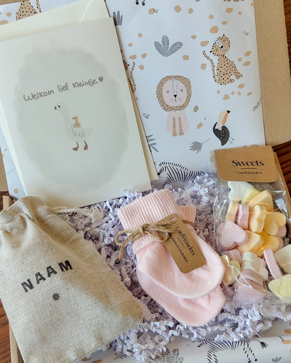 cadeaupakket geboorte kraamcadeau met naam sokjes roze cadeau versturen