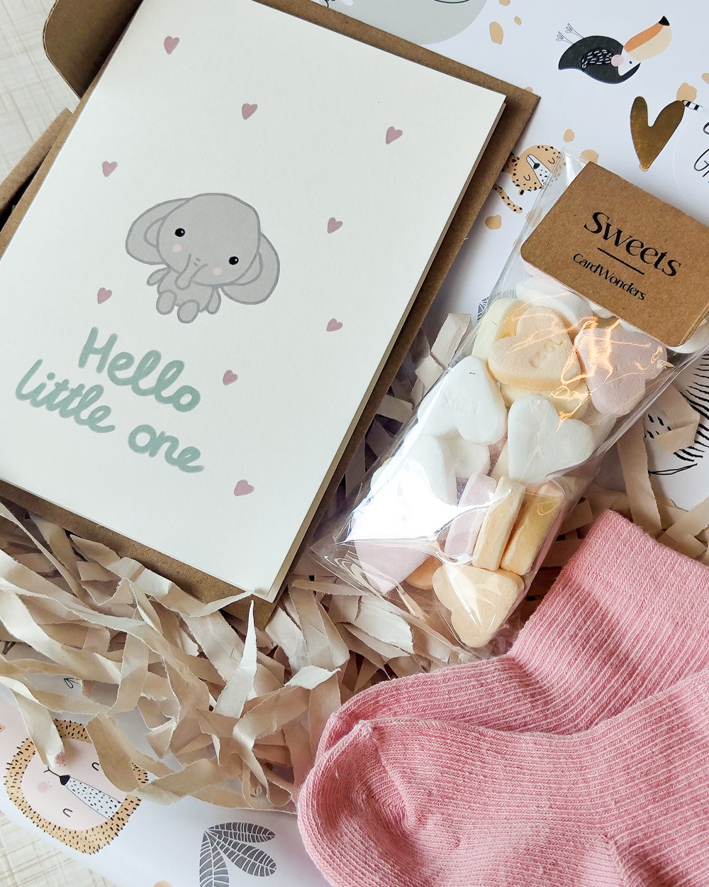 felicitatie geboorte baby cadeautje sturen sokjes snoepjes olifantje