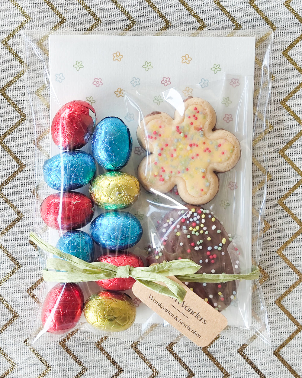 paasattentie medewerkers chocolade eieren koekjes uniek en goedkoop