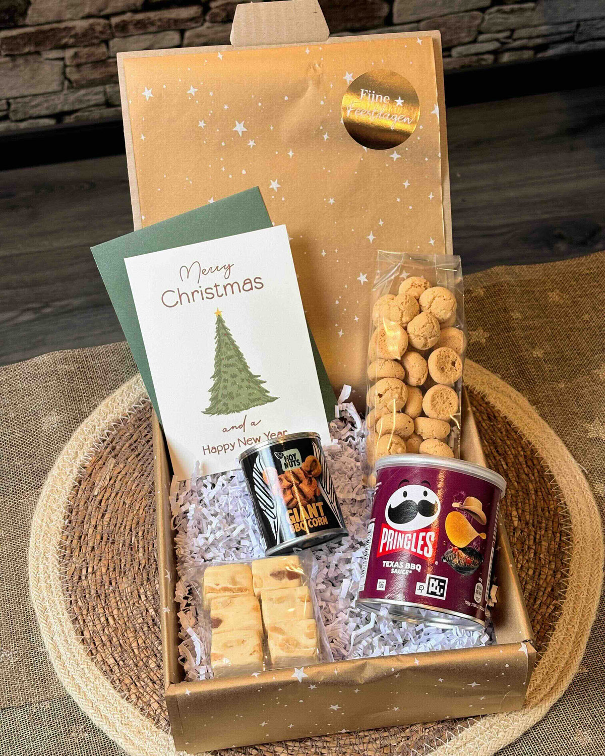 kerstpakket met etenswaren